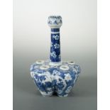 A Chinese blue and white export porcelain quintal vase/bulb pot, Qing Dynasty, late 19th century,