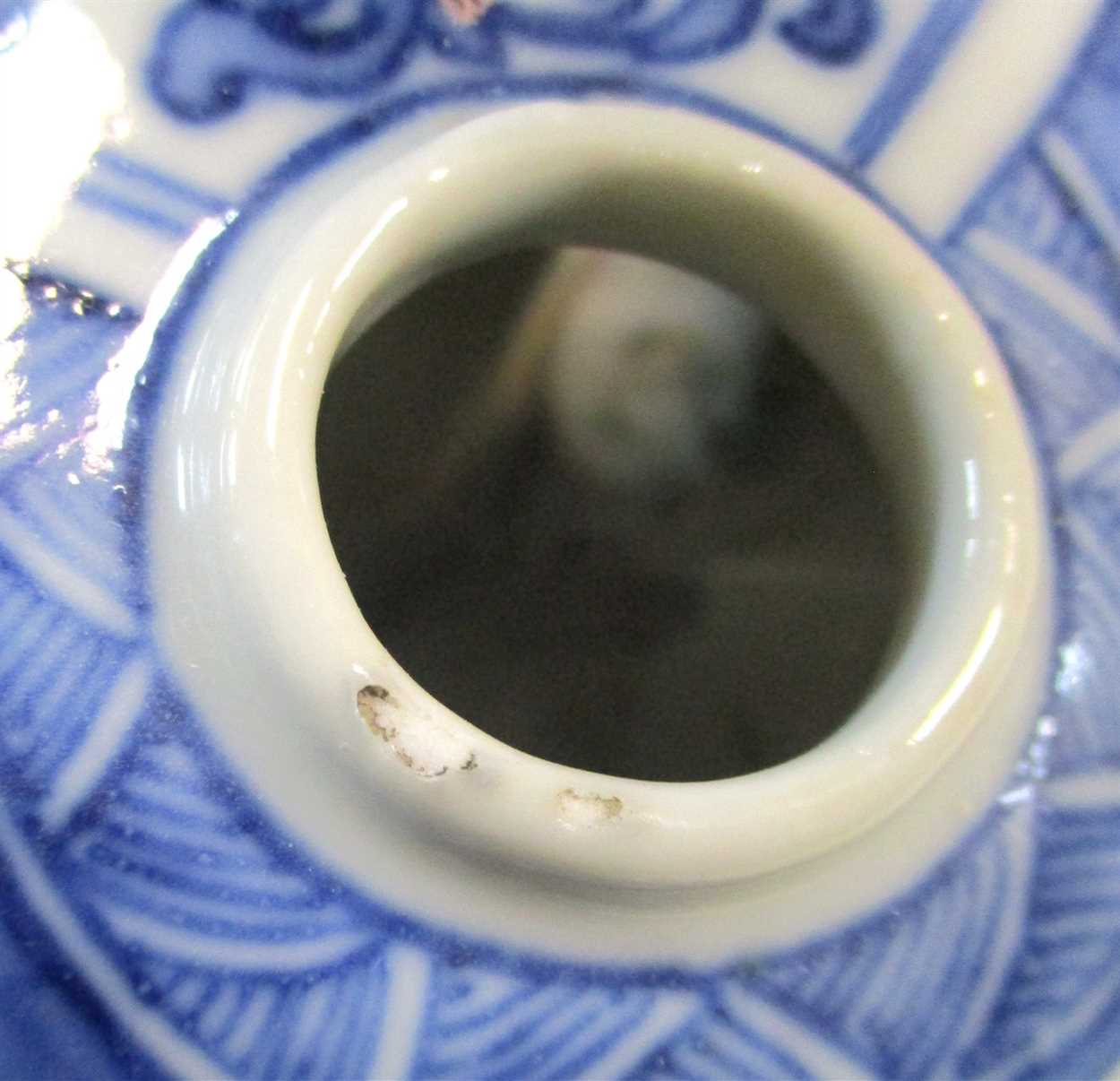 A Chinese blue and white export porcelain quintal vase/bulb pot, Qing Dynasty, late 19th century, - Image 5 of 7