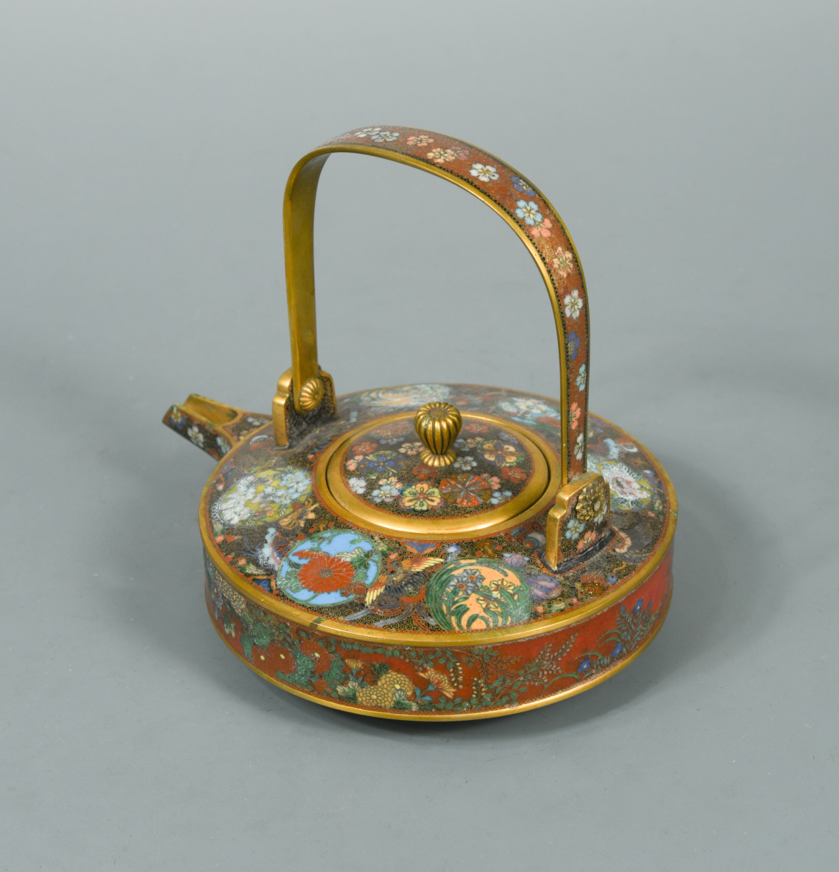 A Japanese cloisonne enamel teapot and cover, attributed to Namikawa Yasuyuki (1845-1927),