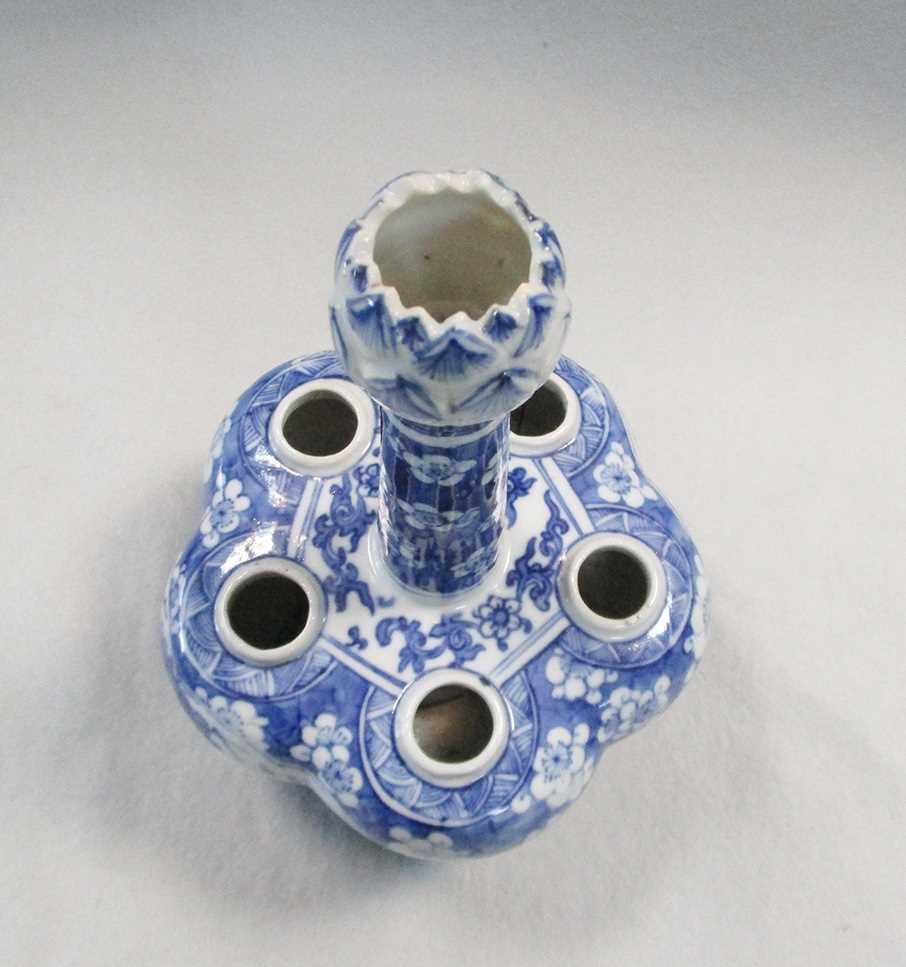 A Chinese blue and white export porcelain quintal vase/bulb pot, Qing Dynasty, late 19th century, - Image 3 of 7