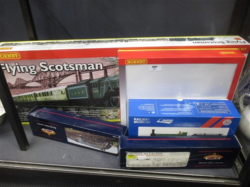 Hornby Flying Scotsman set R1039, R2445 Silver Jubilee Train Pack, Rapido GNR Stirling No.1, two