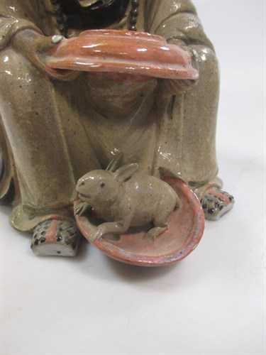 An early 20th century Chinese stoneware figure of a seated man - Image 4 of 6