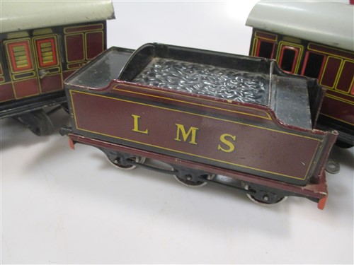 A Bing 0 gauge long distance loco 0-60 with tender and three matching coaches - Image 3 of 4