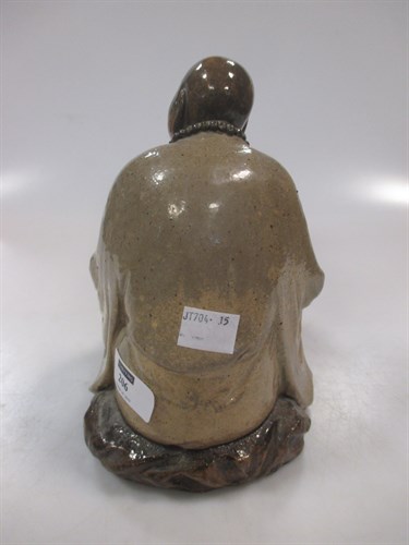 An early 20th century Chinese stoneware figure of a seated man - Image 3 of 6