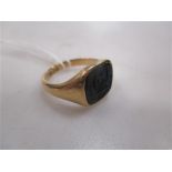 An 18ct gold signet ring