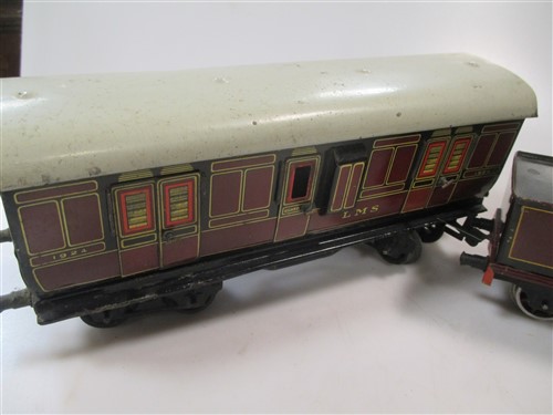 A Bing 0 gauge long distance loco 0-60 with tender and three matching coaches - Image 4 of 4