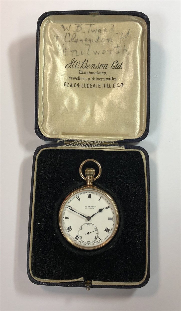 J.W. Benson - A George V 9ct gold open faced pocket watch in the original case, - Bild 7 aus 7