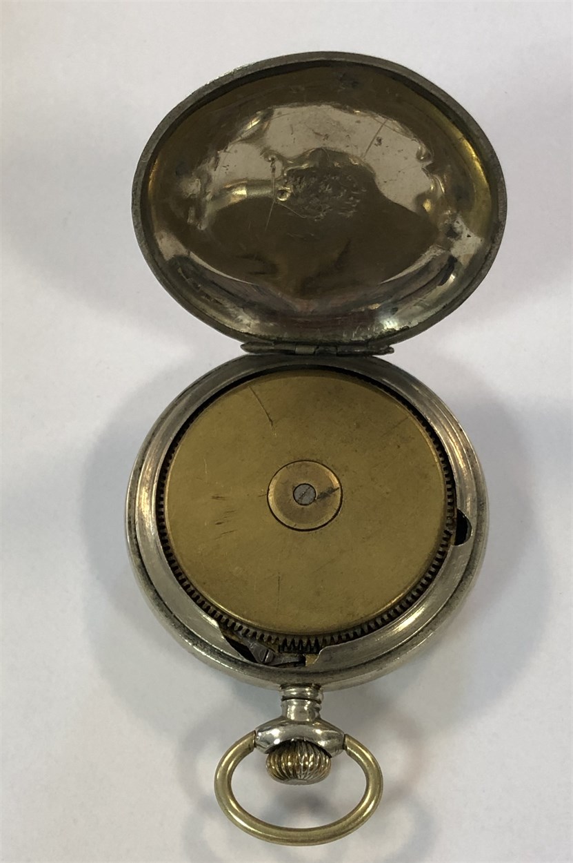 Unsigned - An early 20th century open faced pocket watch with 8 day movement and painted dial, - Bild 6 aus 6