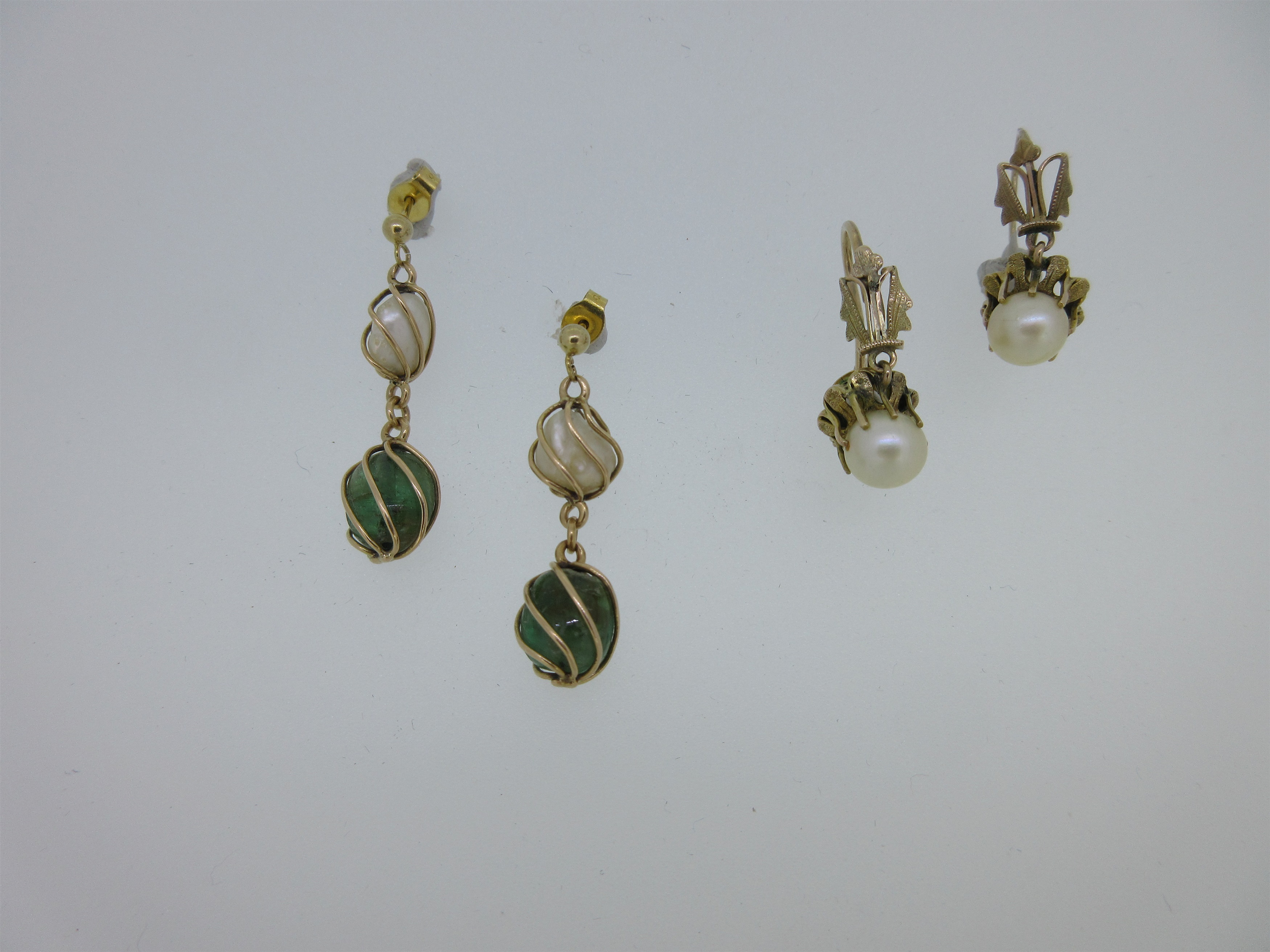 A pair of emerald pebble and freshwater pearl earpendants and a pair of cultured pearl ones,