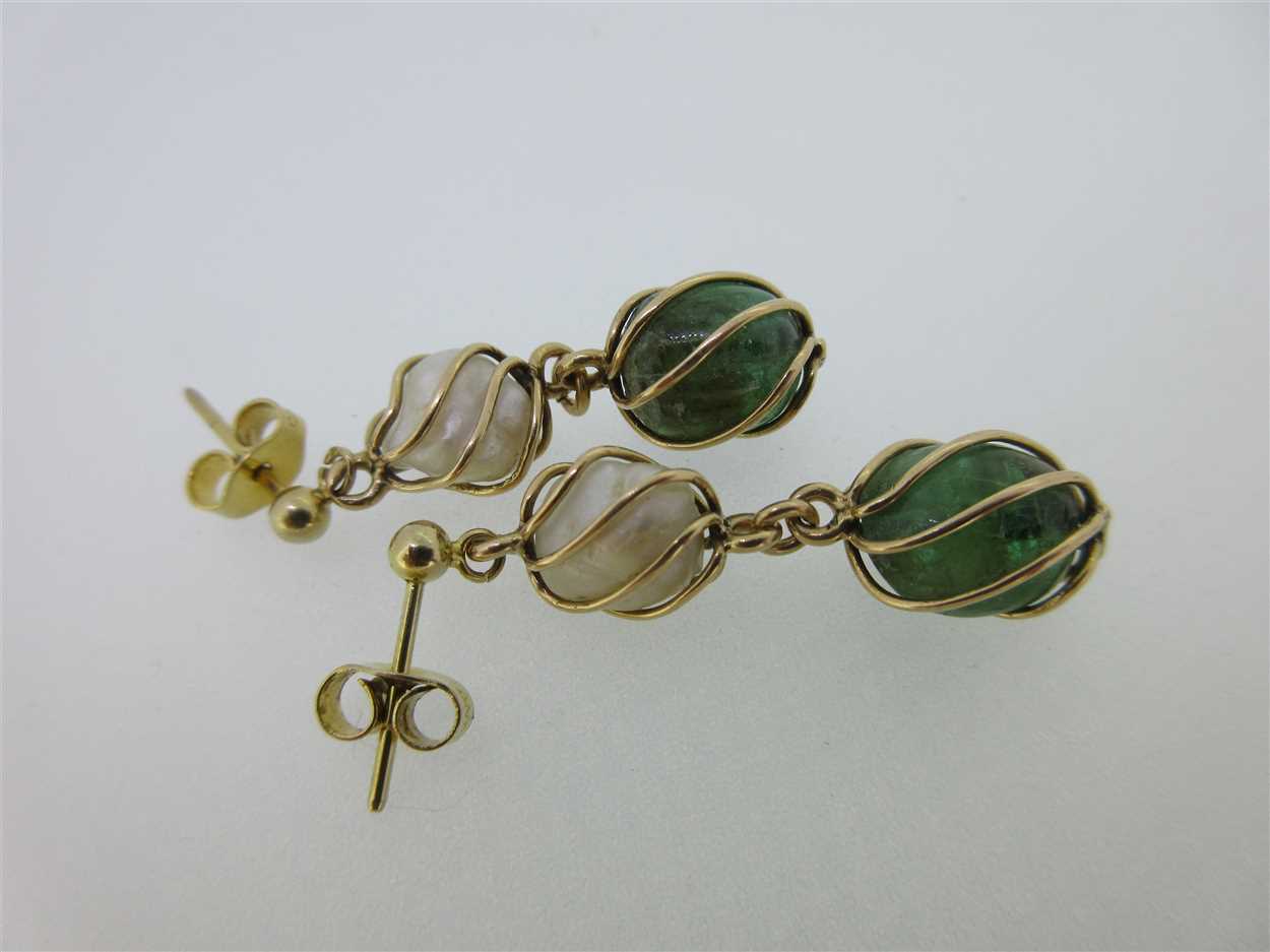 A pair of emerald pebble and freshwater pearl earpendants and a pair of cultured pearl ones, - Image 2 of 7