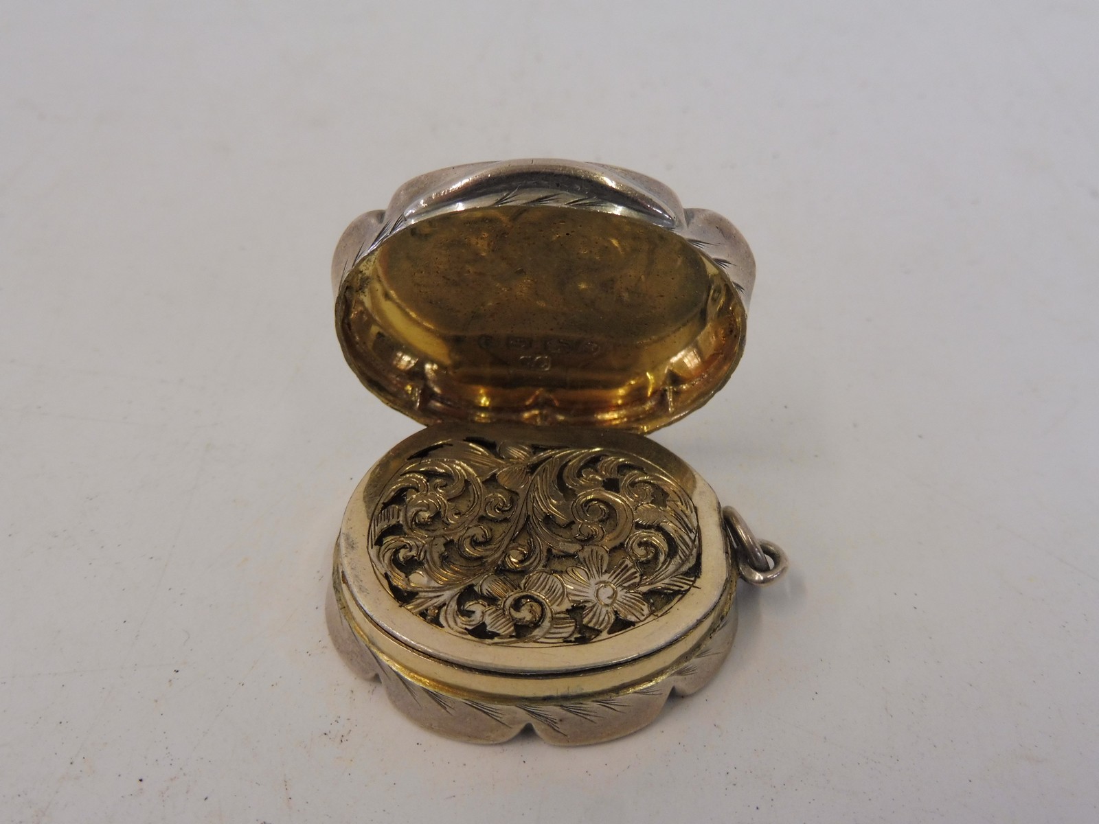 A Victorian silver vinaigrette, Birmingham 1880, maker CC. - Image 2 of 2