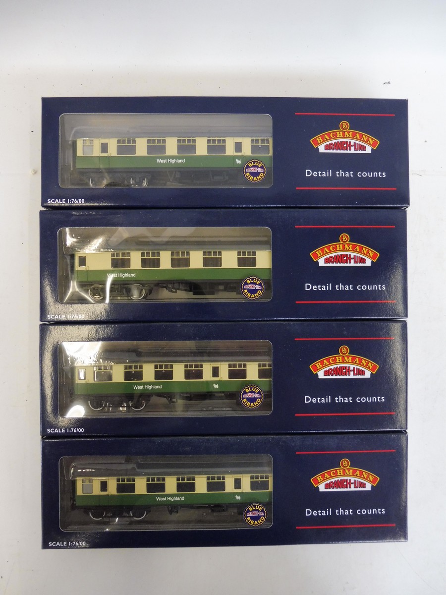 Four boxed Bachmann Branch-Line Mark I 'West Highland' coaches, 39-OOOX.