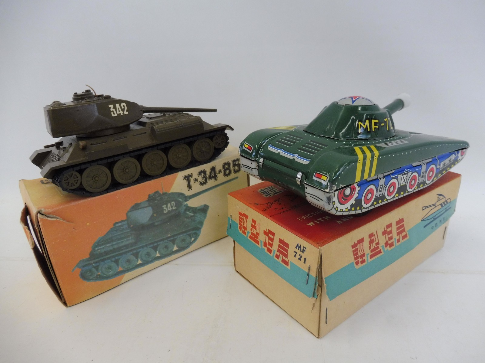 A boxed Russian die-cast model of a tank, the model in excellent condition, plus a boxed Chinese - Image 2 of 3