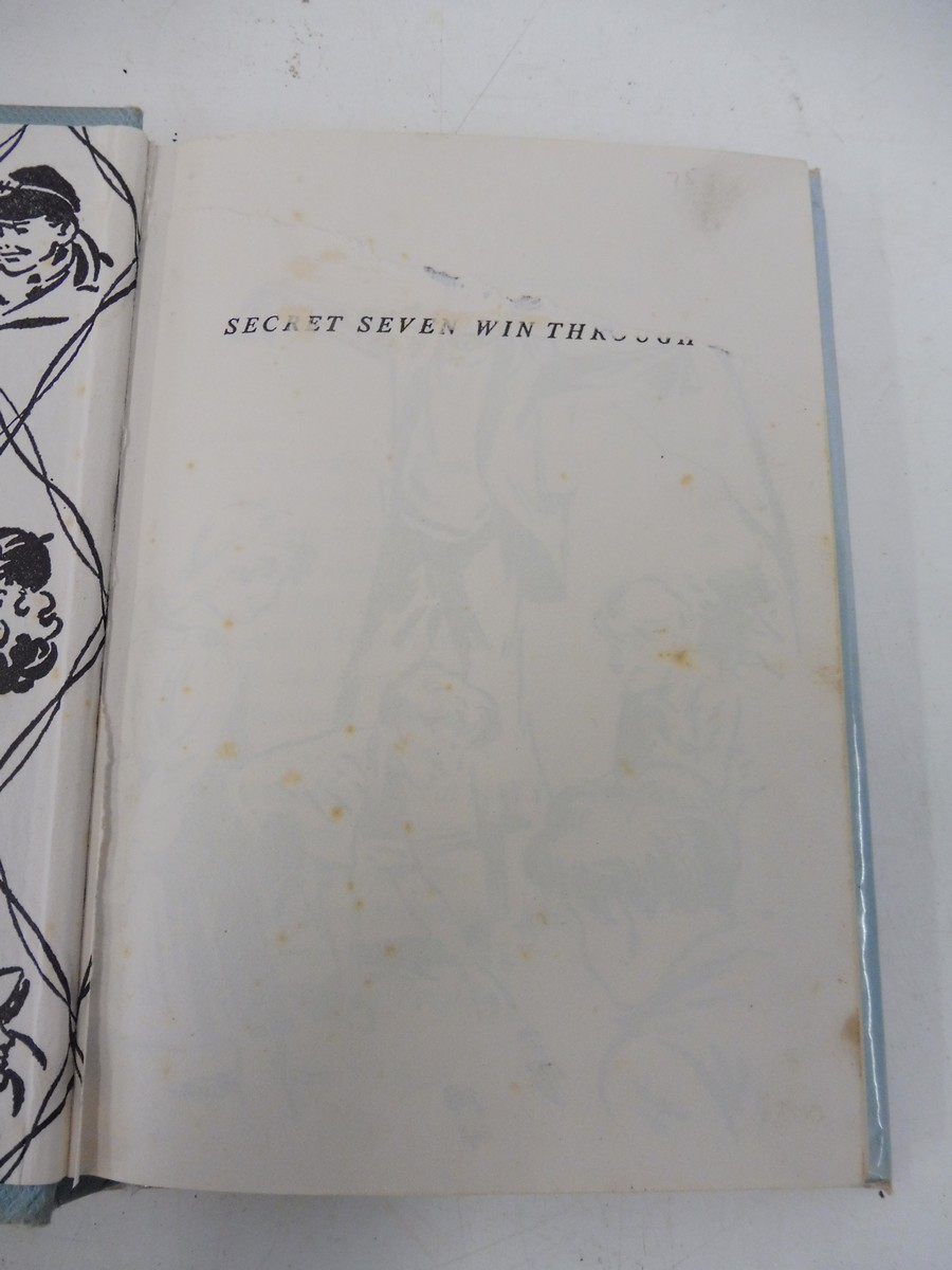 Nine Secret Seven volumes to include 'Secret Seven Adventure' with dust jacket, 1st Edition, 1950. - Image 7 of 11