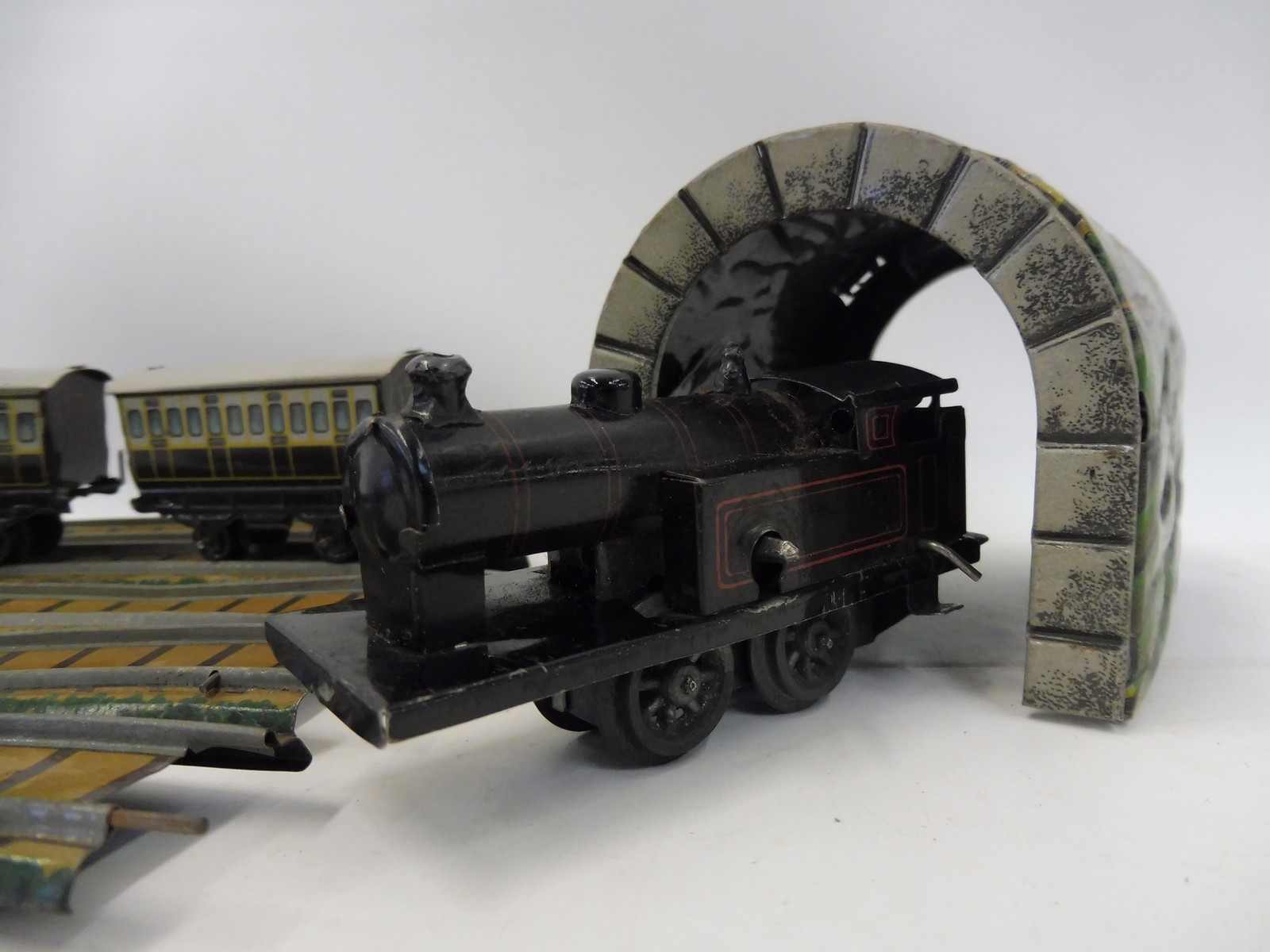 A German tinplate clockwork part train set, possibly Bing comprising a locomotive, two carriages, - Image 4 of 5