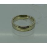 A gentleman's Wedding Band, in 14k white gold, engraved 'Art-carved', Size S.