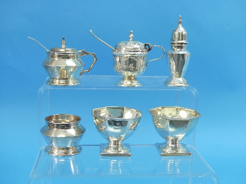 A George V three piece silver Cruet Set. by Blackmore & Fletcher Ltd., hallmarked Birmingham,
