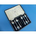 A cased set of six George V silver Teaspoons with Sugar Nips, by Mappin & Webb, hallmarked Sheffield