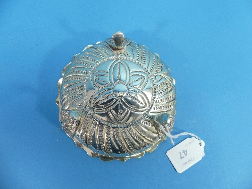 A Victorian silver Bon Bon Dish, by John Lowe, hallmarked Chester, 1878, of circular form with - Image 2 of 3