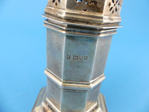 An octagonal Edwardian silver Sugar Caster, by George Nathan & Ridley Hayes, hallmarked Chester, - Image 2 of 2