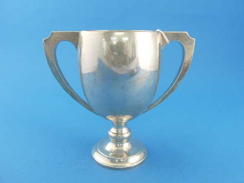 A George V silver two handled Trophy Cup, by Adie Brothers, hallmarked Birmingham, 1928, no