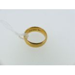 A 22ct yellow Wedding Band, 9.8g.