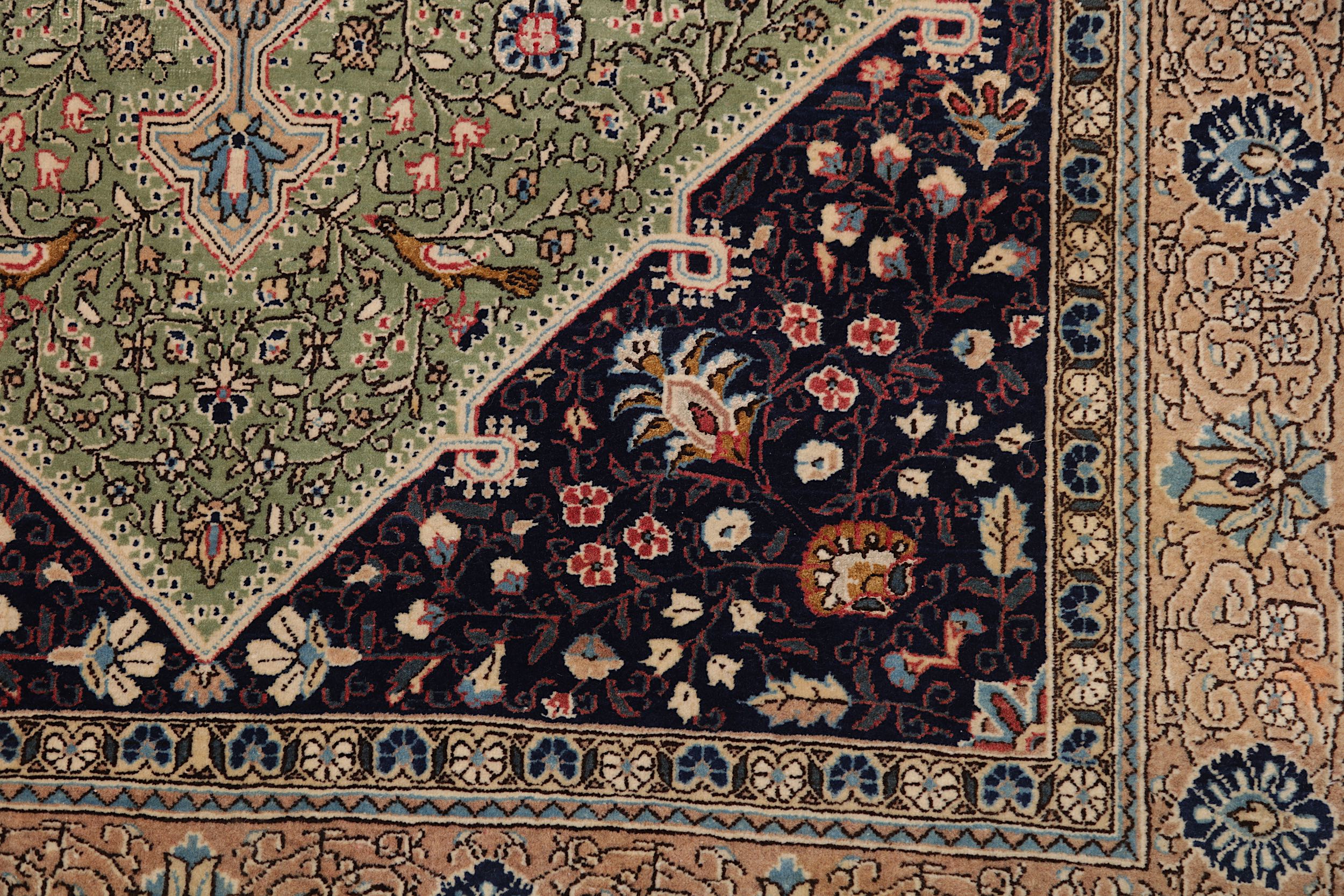 A FINE QUM RUG. - Image 4 of 5