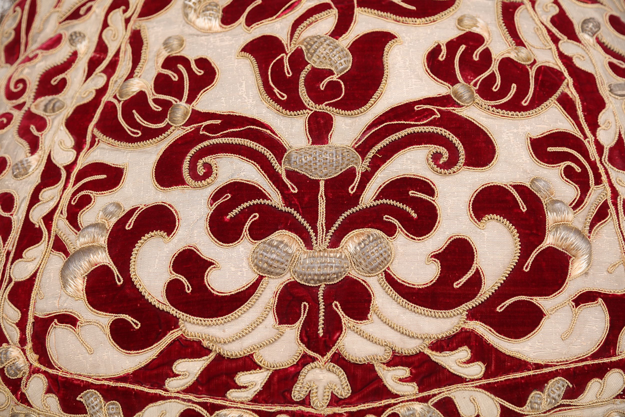 FOUR OTTOMAN-STYLE RED VELVET AND GOLD THREAD APPLIQUE CUSHIONS. - Image 2 of 5