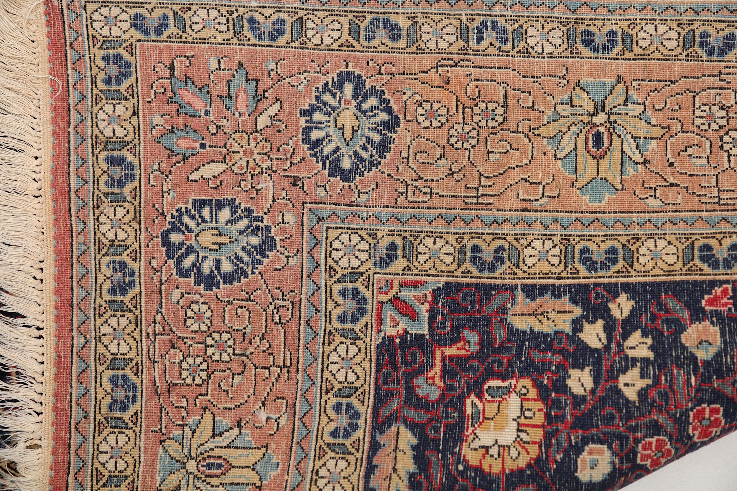 A FINE QUM RUG. - Image 5 of 5