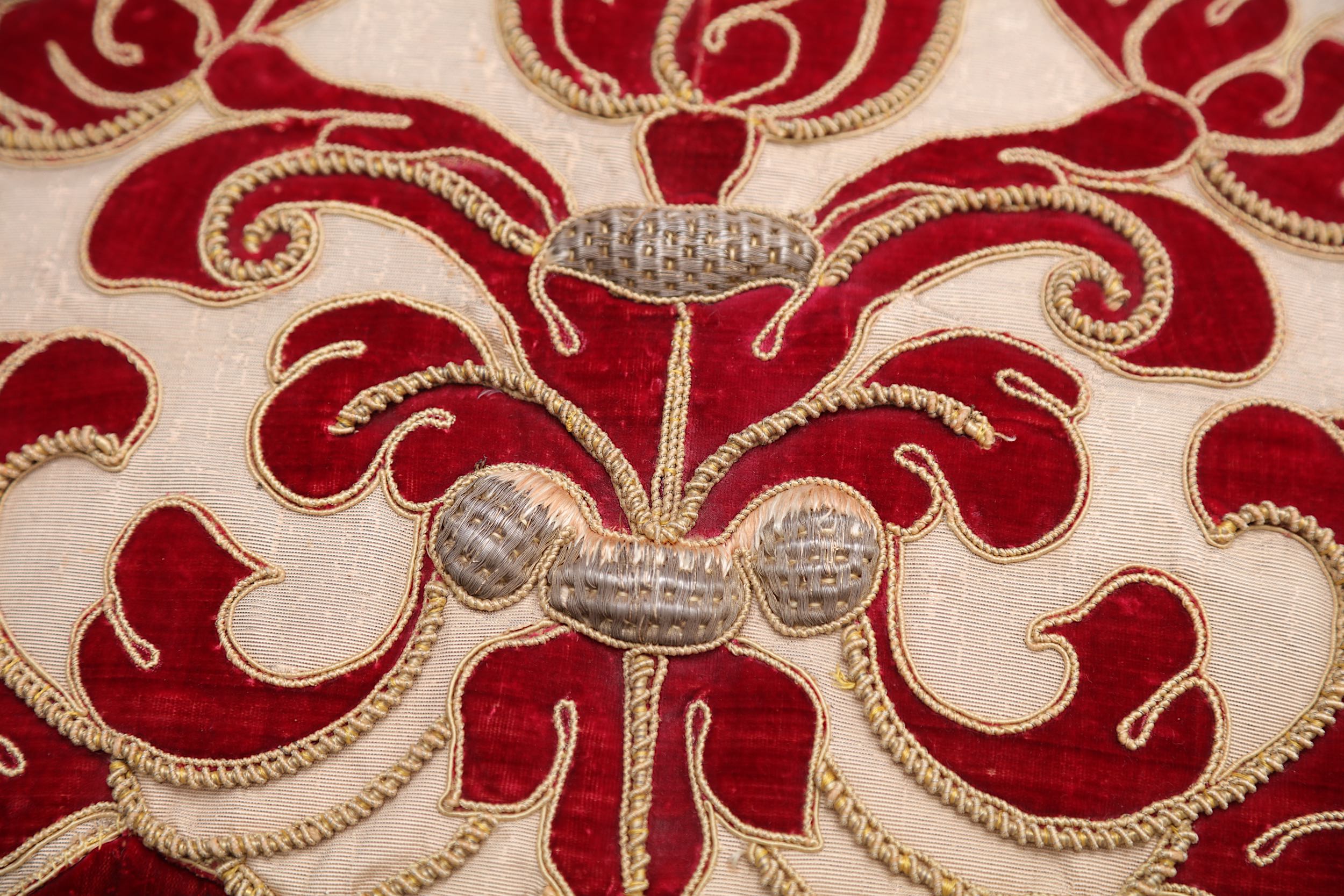 FOUR OTTOMAN-STYLE RED VELVET AND GOLD THREAD APPLIQUE CUSHIONS. - Image 5 of 5