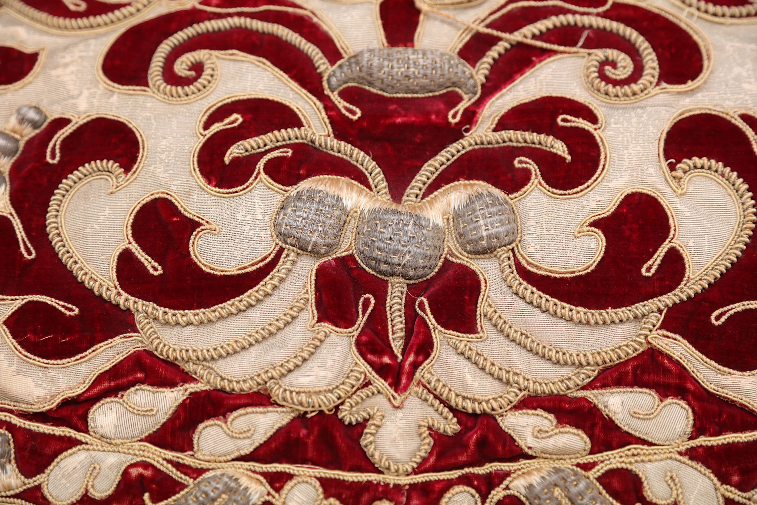 FOUR OTTOMAN-STYLE RED VELVET AND GOLD THREAD APPLIQUE CUSHIONS. - Image 4 of 5