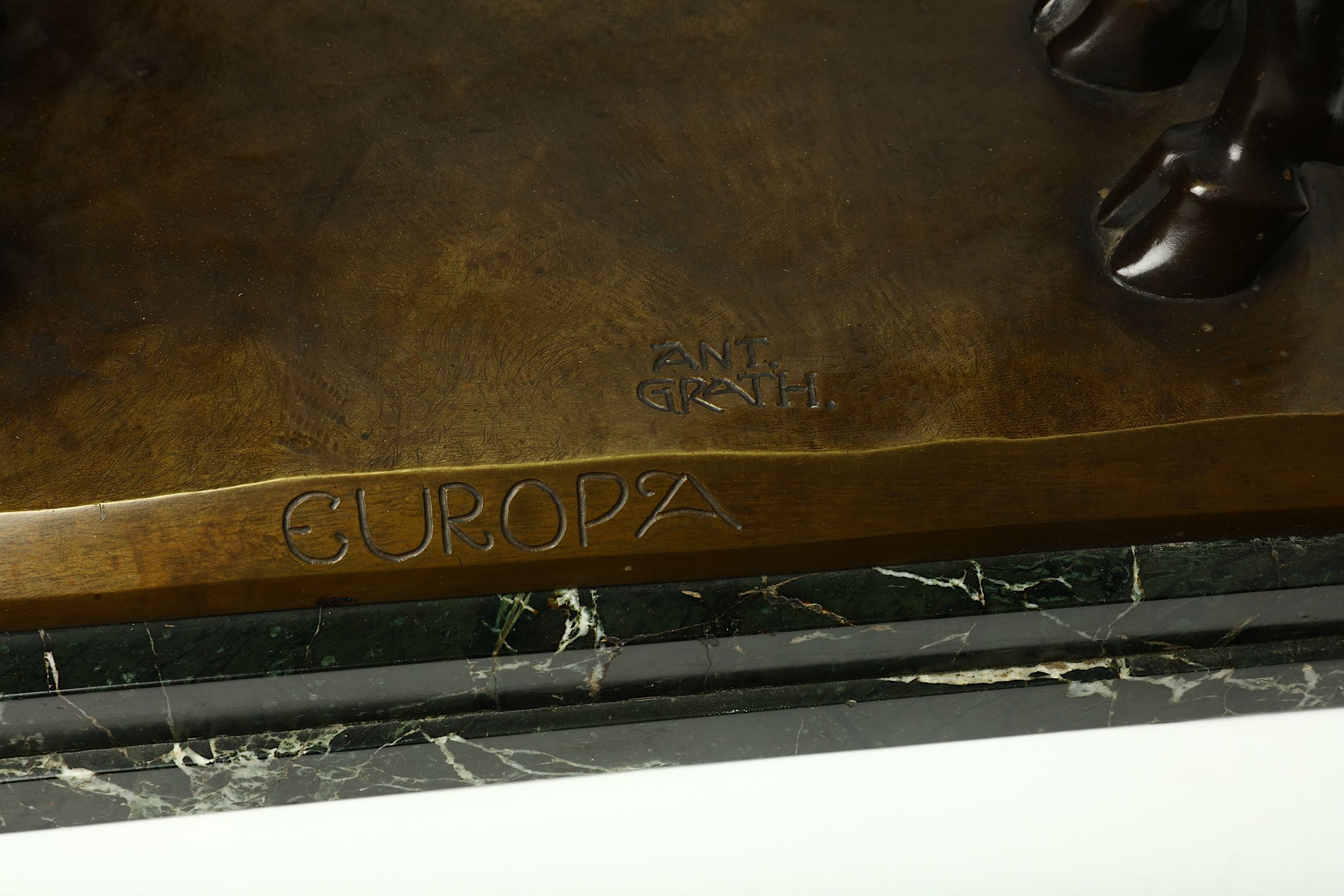 AFTER ANTON GRATH, A CONTINENTAL BRONZE MODEL OF EUROPA AND THE BULL. - Image 2 of 3