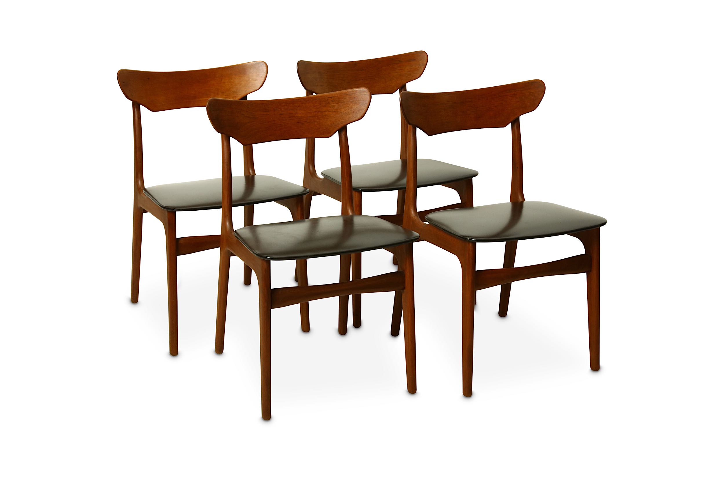 HANS WEGNER FOR CARL HANSEN, A SET OF FOUR TEAK DINING CHAIRS.