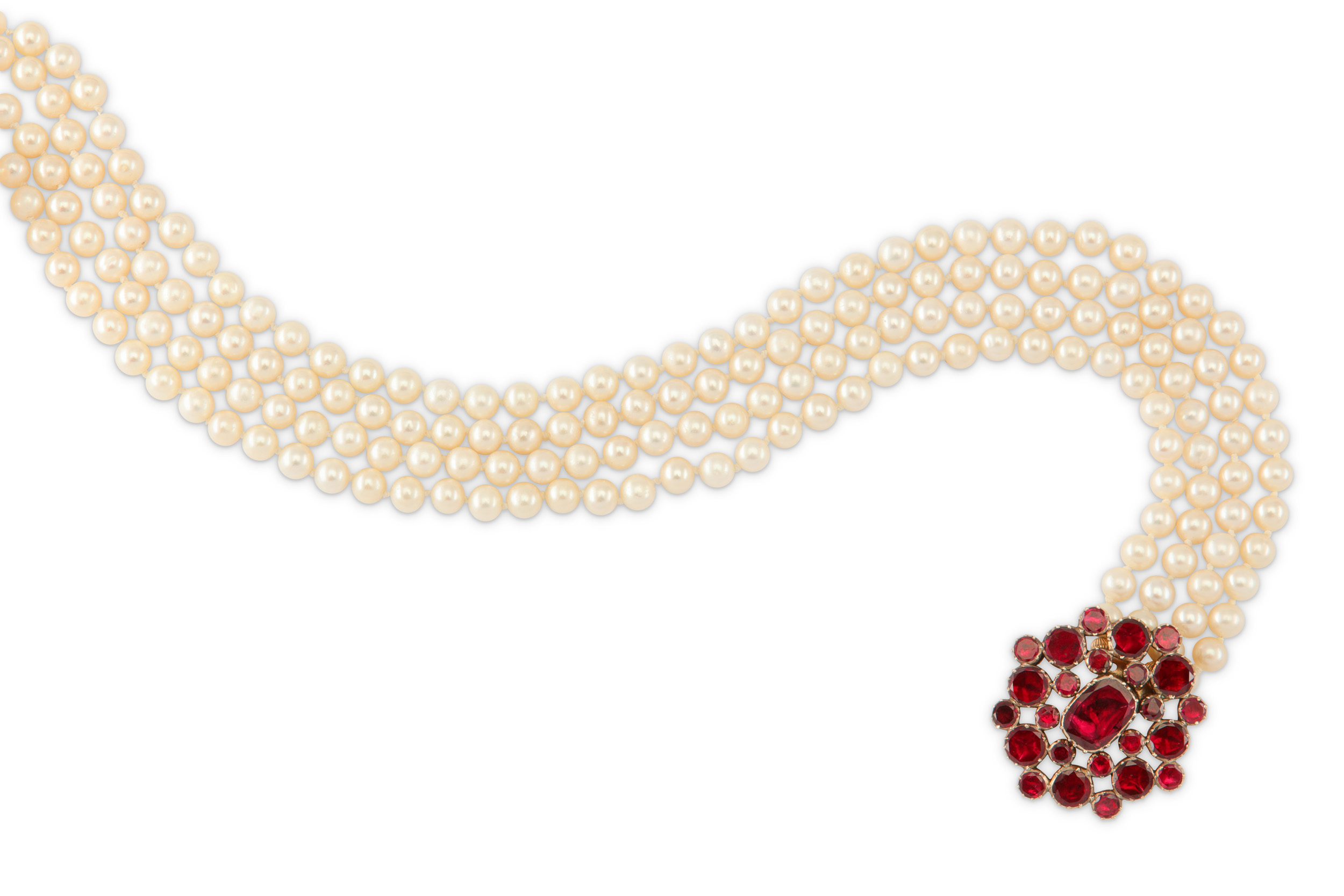 A cultured pearl necklace with a 19th century garnet clasp - Image 3 of 3