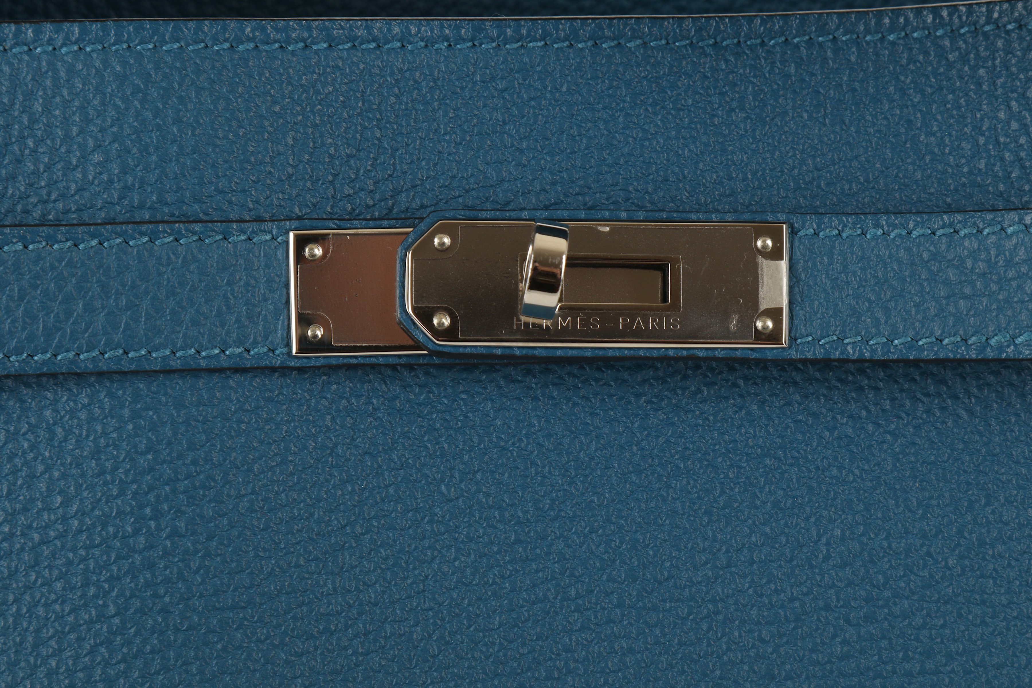 Hermes Blu Saphir So Kelly 26, c. 2015, Togo leather with Palladium plated hardware and adjustable - Image 2 of 9