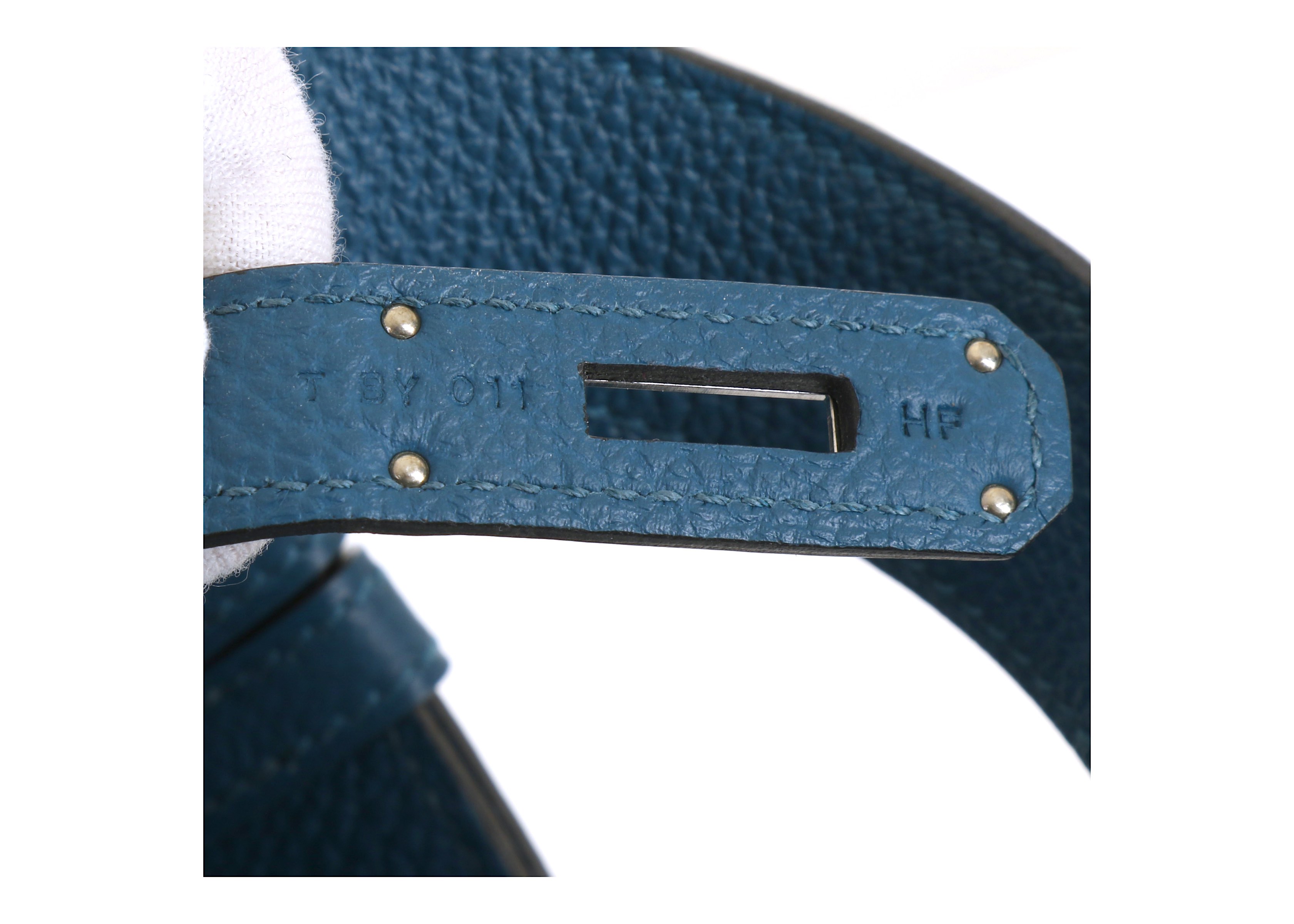 Hermes Blu Saphir So Kelly 26, c. 2015, Togo leather with Palladium plated hardware and adjustable - Image 6 of 9