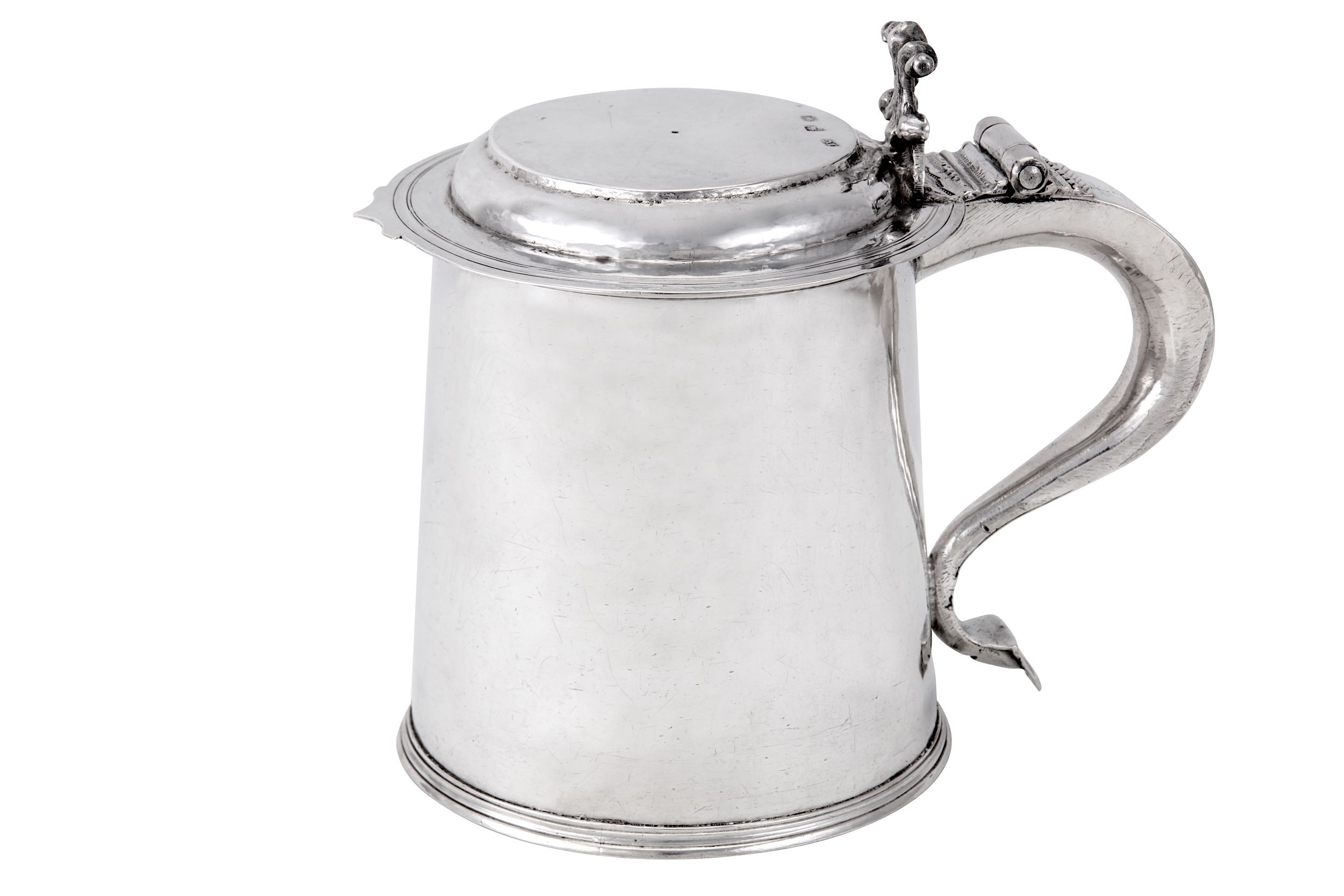 A Charles II sterling silver tankard, London 1676 by E G in a rectangle, attributed to Edward Gladwi - Image 2 of 12