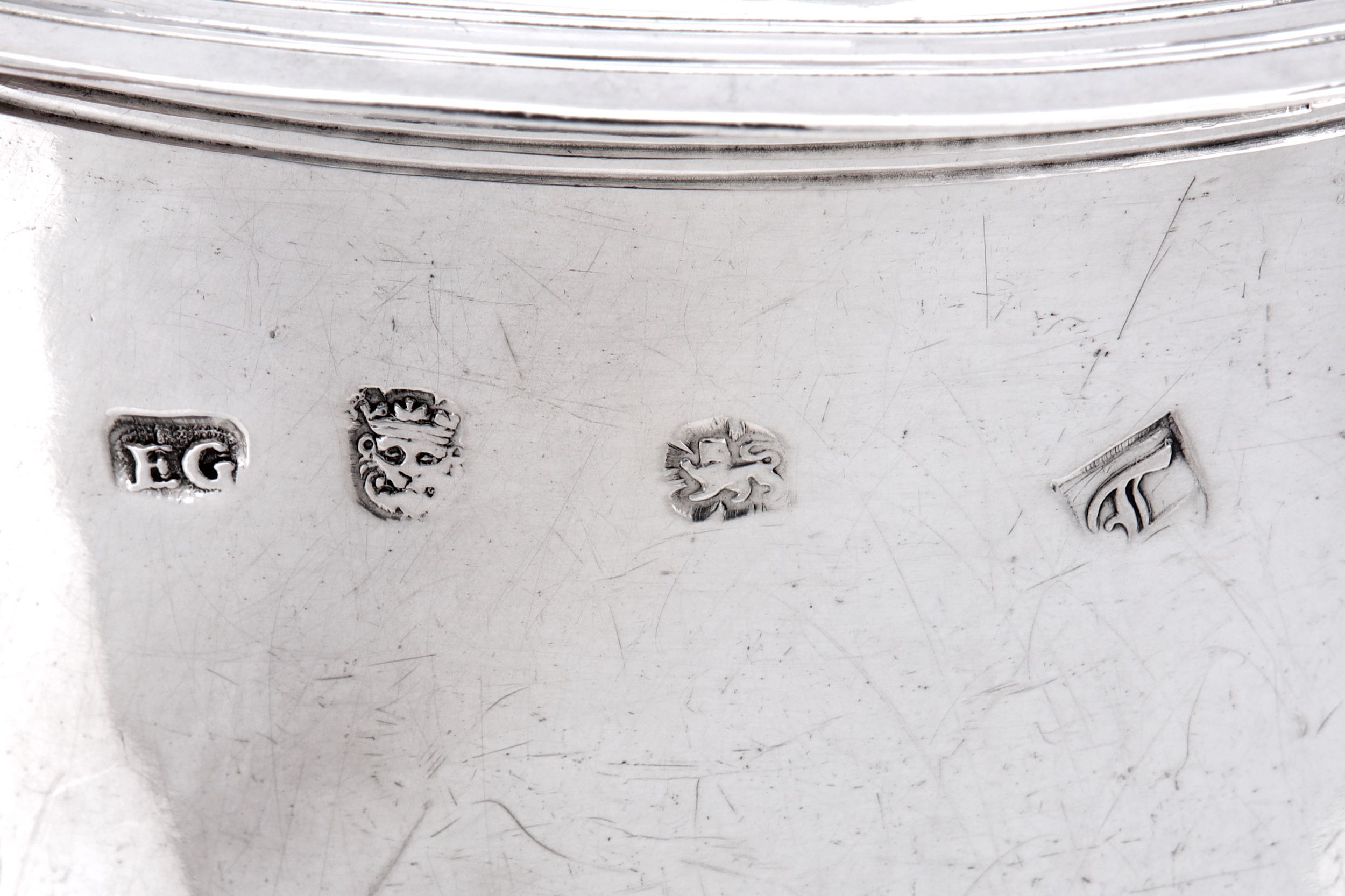 A Charles II sterling silver tankard, London 1676 by E G in a rectangle, attributed to Edward Gladwi - Image 6 of 12