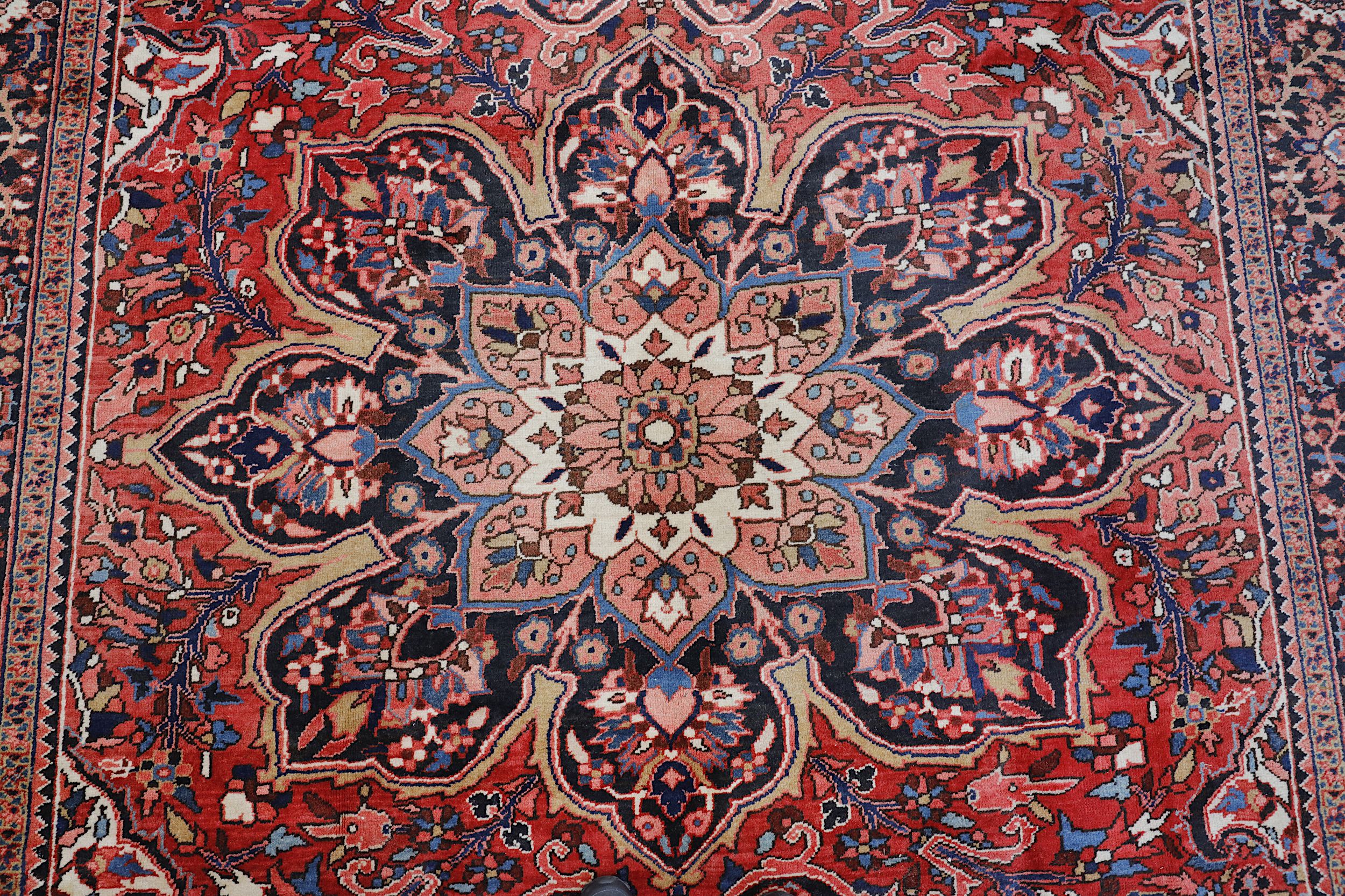 A FINE HERIZ CARPET, NORTH-WEST PERSIA approx: 13ft.1in. x 9ft.9in.(399cm. x 296cm.) Classic - Image 2 of 5