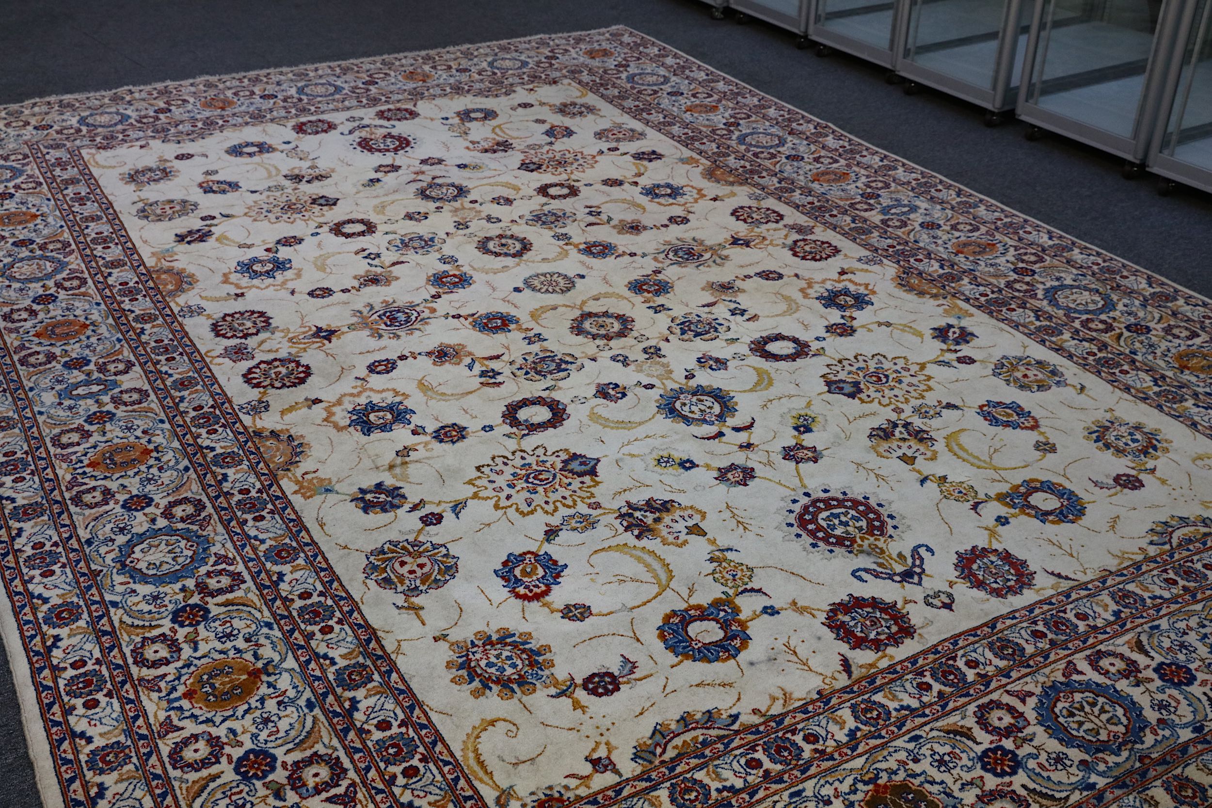 A FINE KASHAN CARPET, CENTRAL PERSIA approx: 13ft.2in. x 9ft.(401cm. x 274cm.) Very nice overall - Image 3 of 6