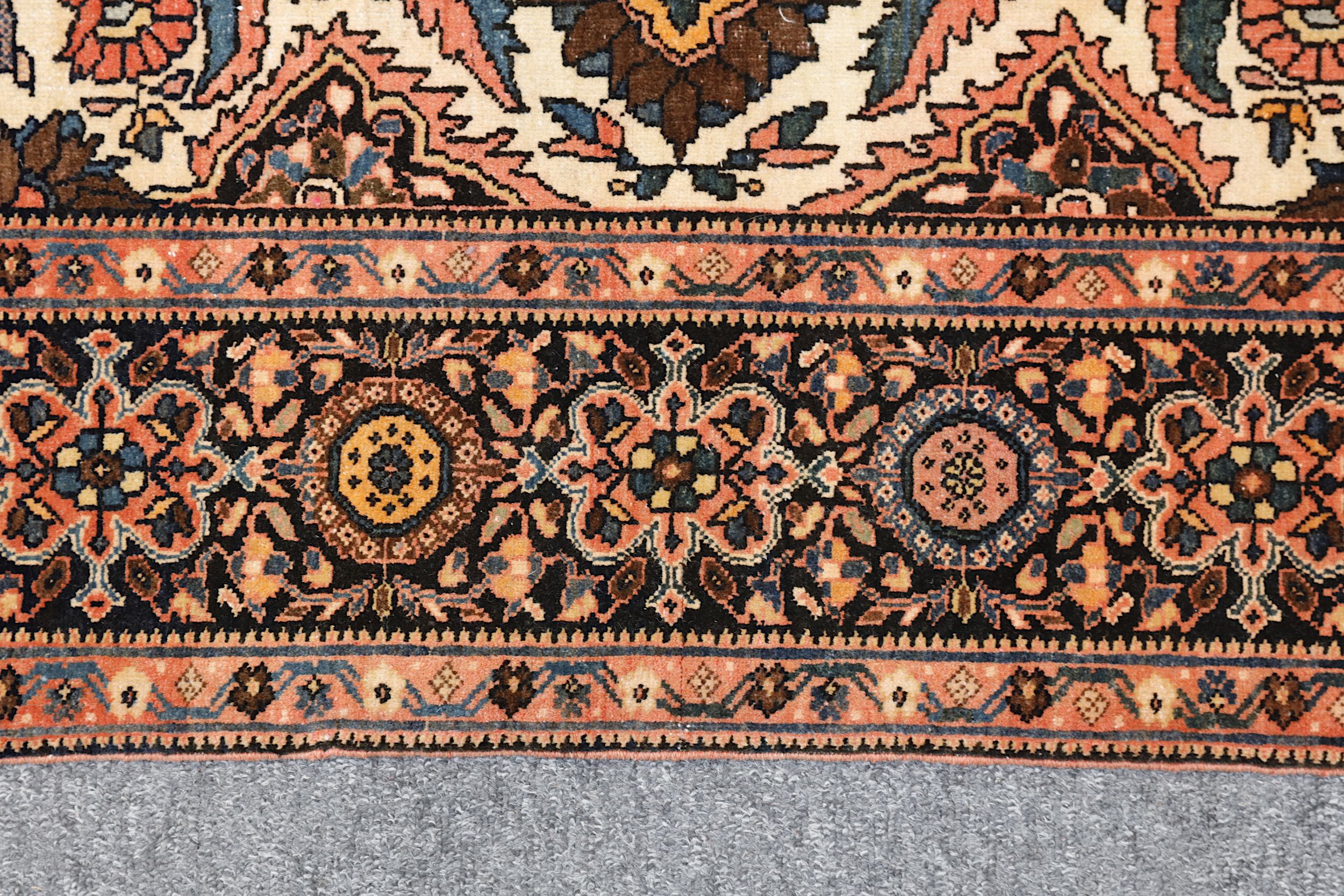 A FINE ANTIQUE SAROUK-FERAGHAN RUG, WEST PERSIA approx: 6ft.7in. x 4ft.2in.(201cm. x 127cm.) Very - Image 3 of 5