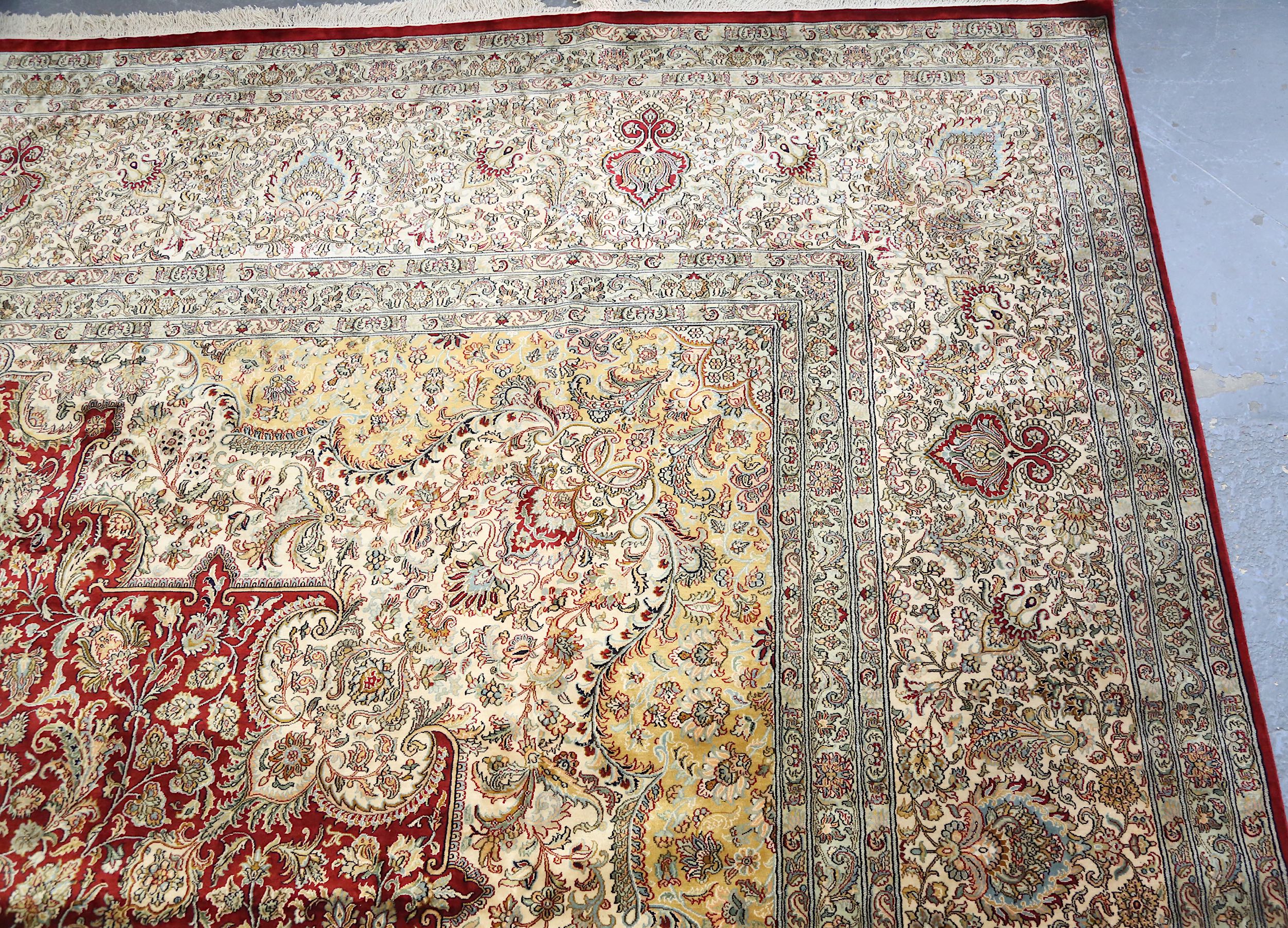 AN EXTREMELY FINE SILK INDIAN CARPET approx: 19ft.3in. x 11ft.8in.(585cm.x 354cm.) Superb quality - Image 4 of 6