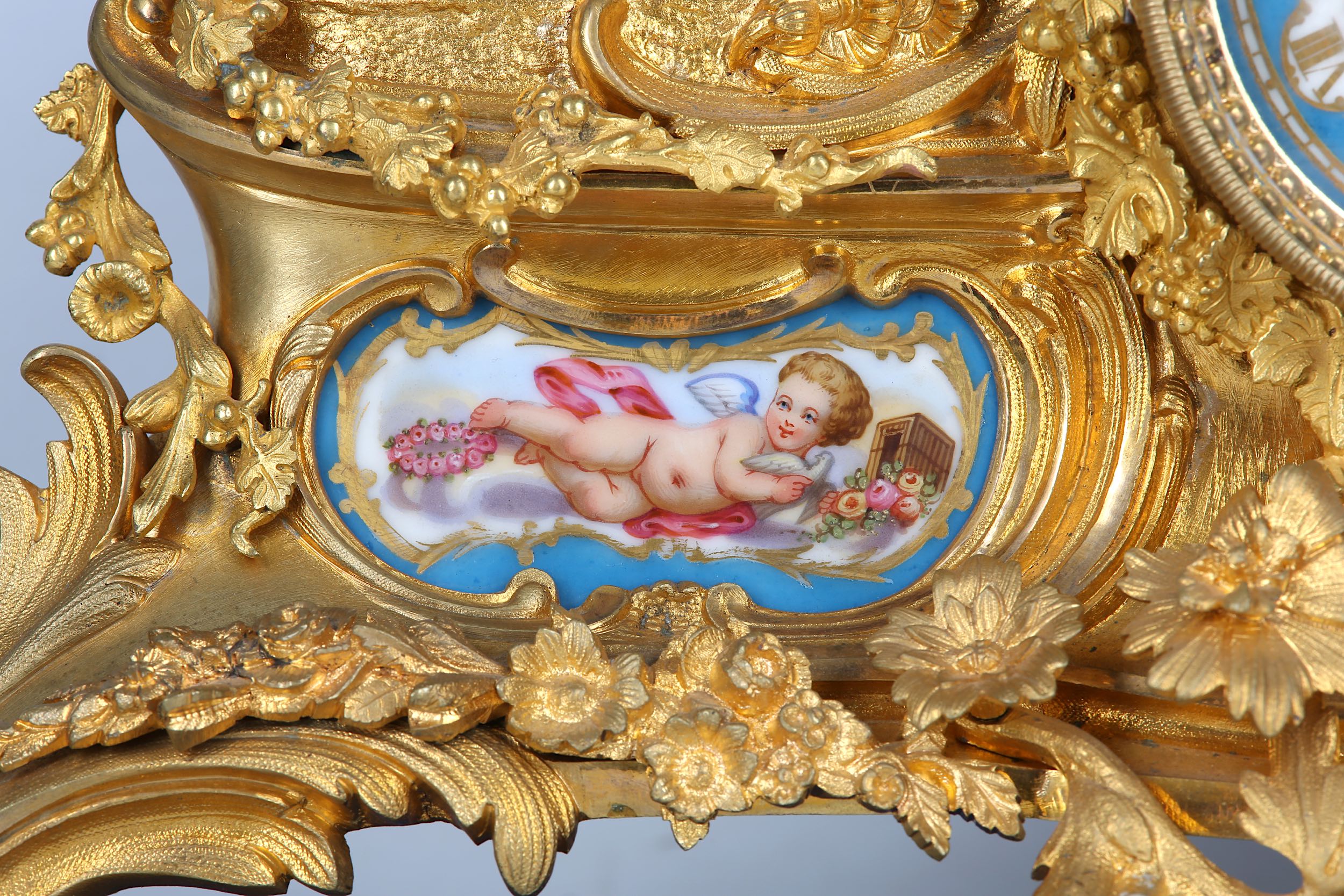 A FINE MID 19TH CENTURY FRENCH GILT BRONZE AND PORCELAIN FIGURAL MANTEL CLOCK BY BAVOZET & FILS, PAR - Image 6 of 11