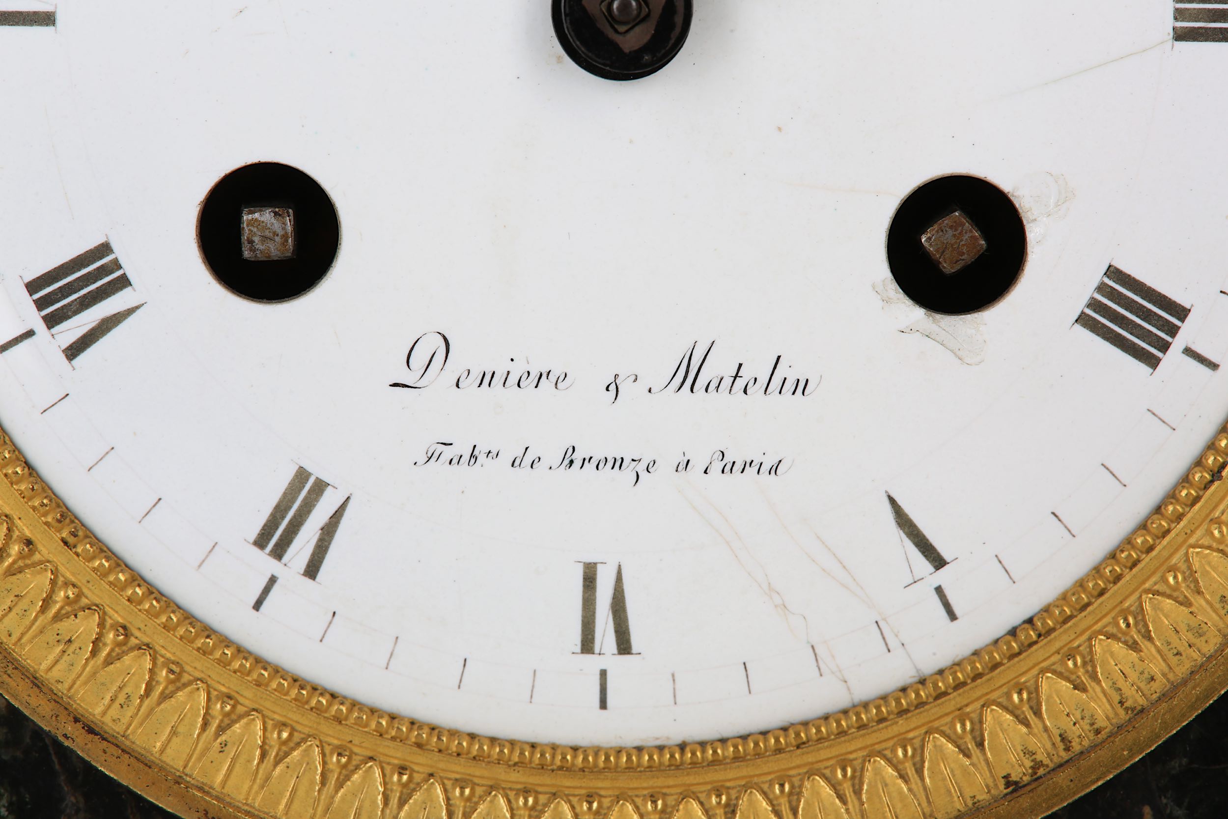 A FINE EMPIRE PERIOD FRENCH GILT BRONZE AND VERDE ANTICO MANTEL CLOCK SIGNED 'DENIERE & MATELIN, PAR - Image 9 of 10