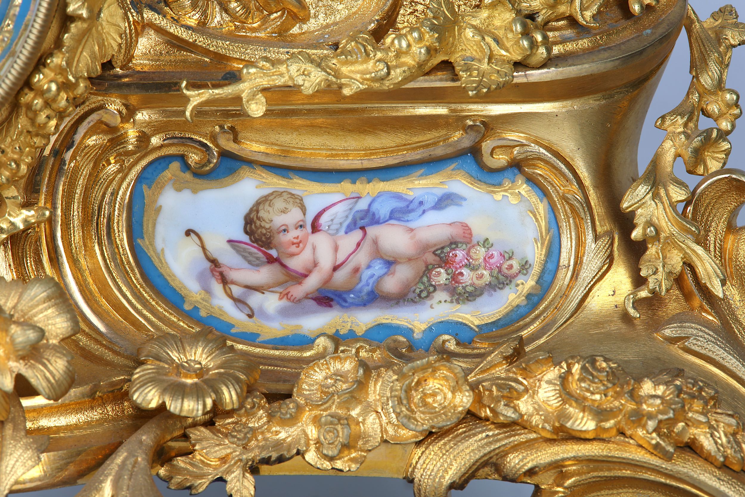 A FINE MID 19TH CENTURY FRENCH GILT BRONZE AND PORCELAIN FIGURAL MANTEL CLOCK BY BAVOZET & FILS, PAR - Image 7 of 11