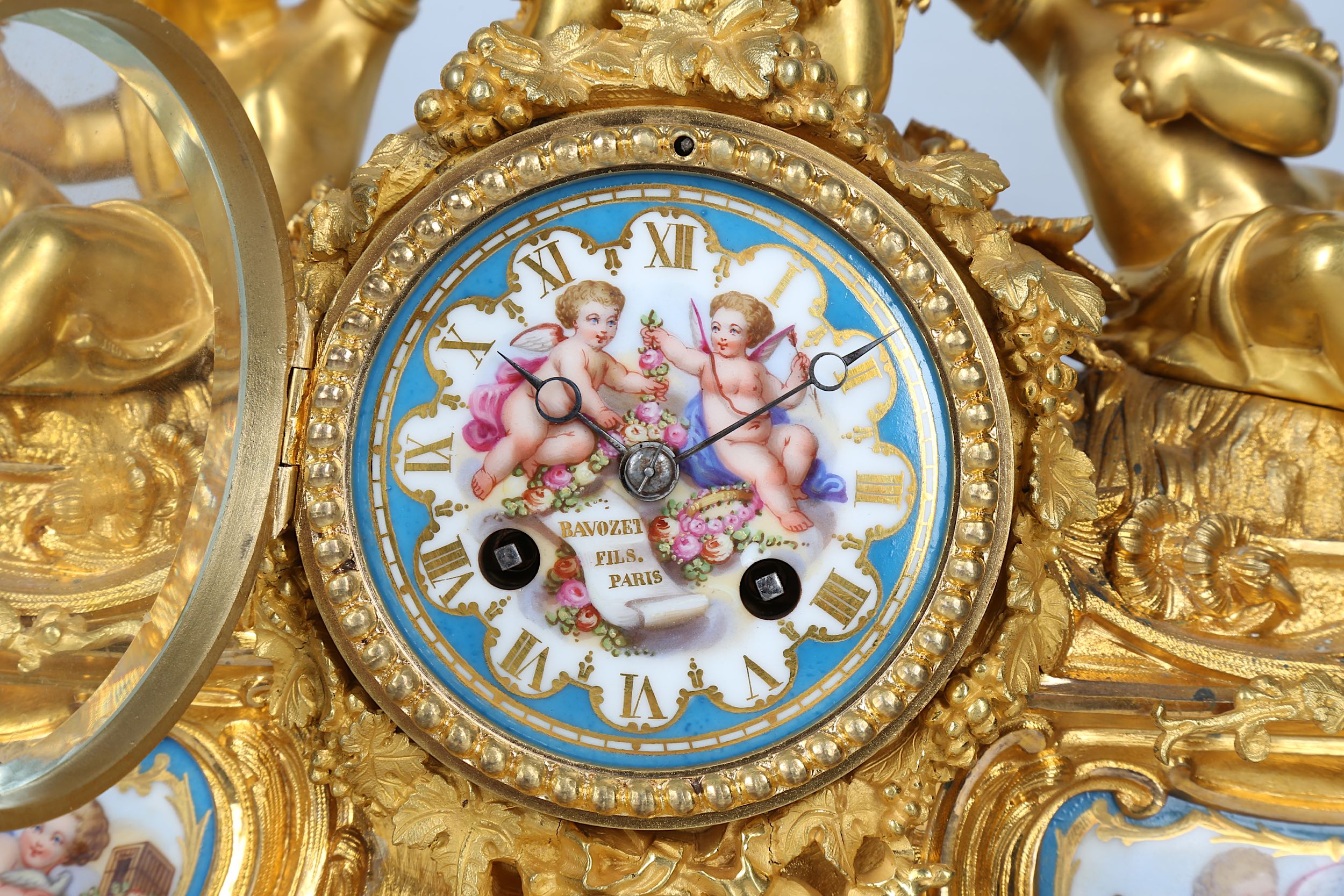 A FINE MID 19TH CENTURY FRENCH GILT BRONZE AND PORCELAIN FIGURAL MANTEL CLOCK BY BAVOZET & FILS, PAR - Image 5 of 11