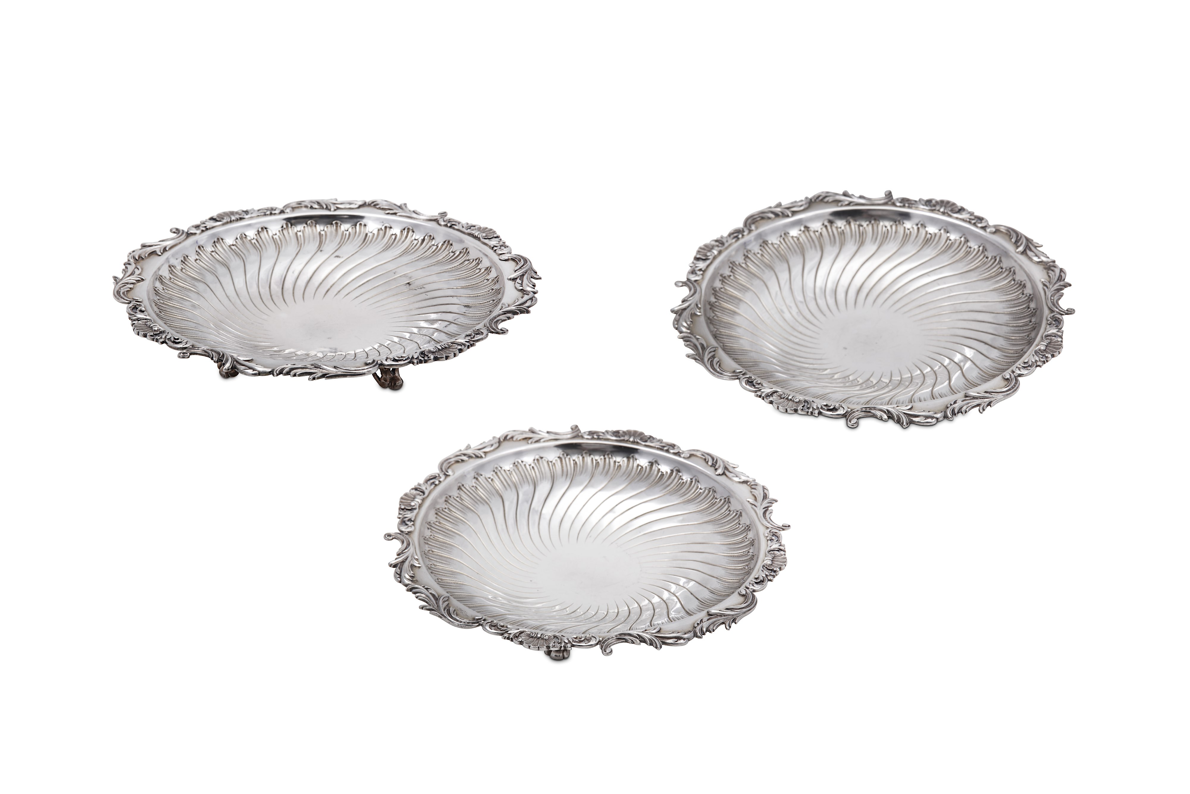 A set of three late 19th/early 20th century French 950 standard silver footed dishes, Paris circa 19