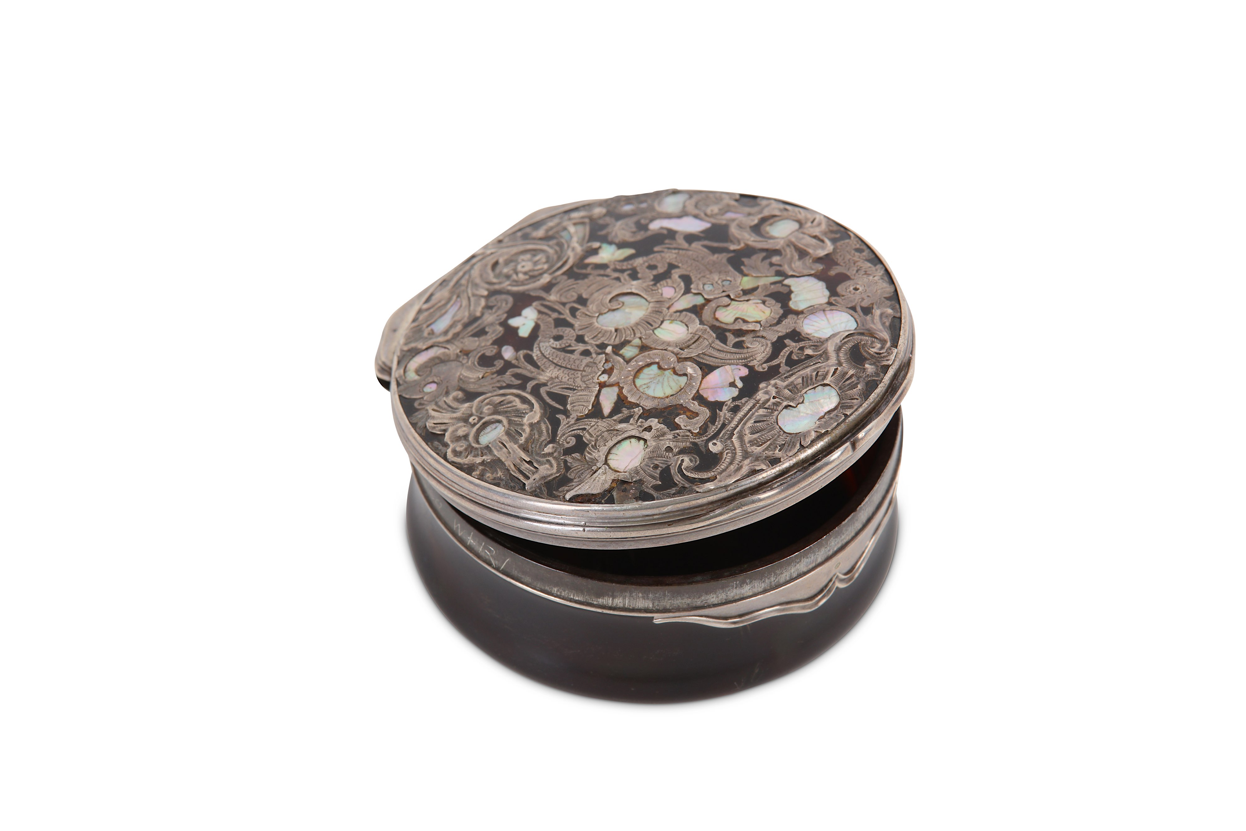 A Louis XV French unmarked silver mounted tortoiseshell snuff box, circa 1730-50 - Image 2 of 2