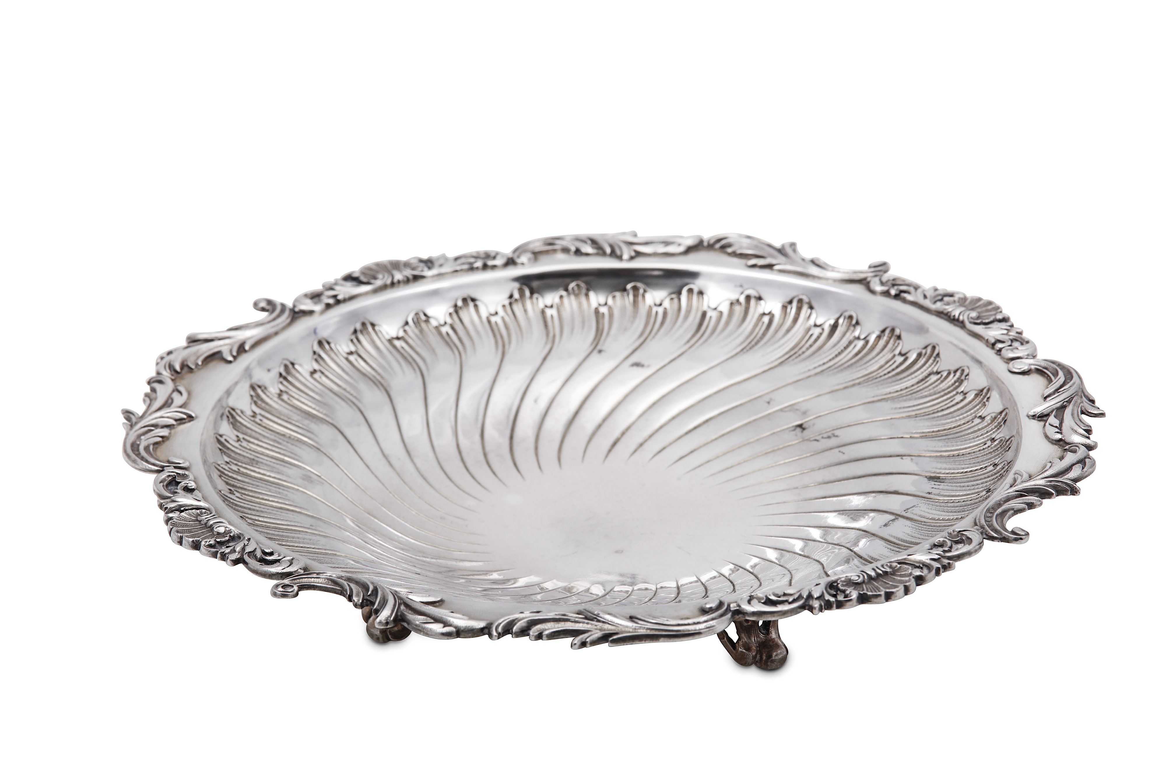 A set of three late 19th/early 20th century French 950 standard silver footed dishes, Paris circa 19 - Image 2 of 4