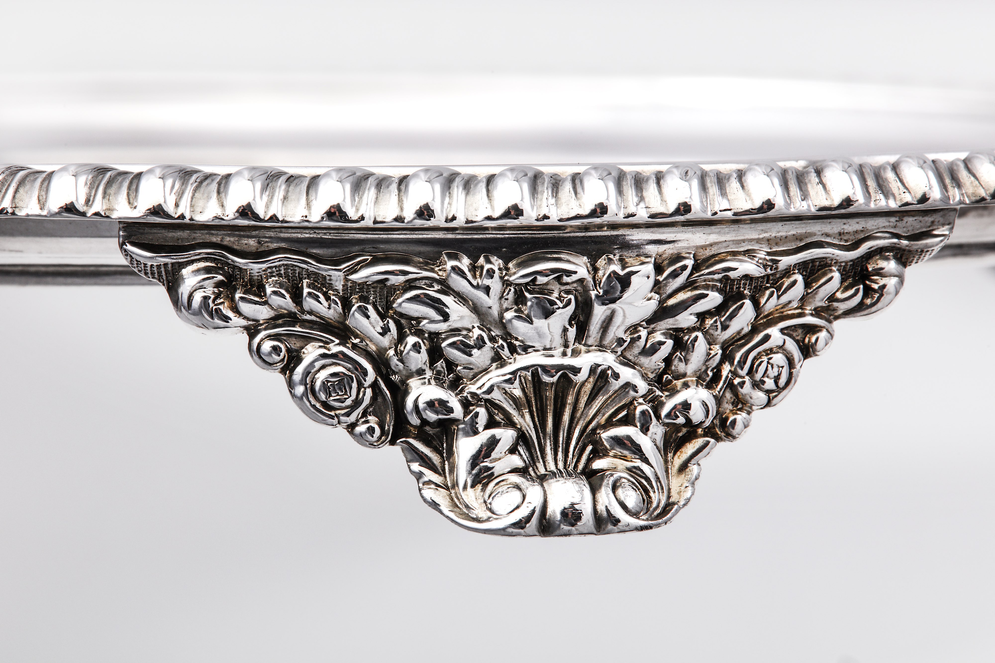 A George IV sterling silver waiter, London 1821 by Joseph Craddock & William Ker Reid (reg. 8th June - Image 2 of 3